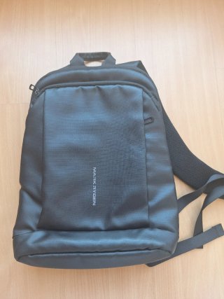 MacBook Air M1 2020 + Carcasa y Mochila
