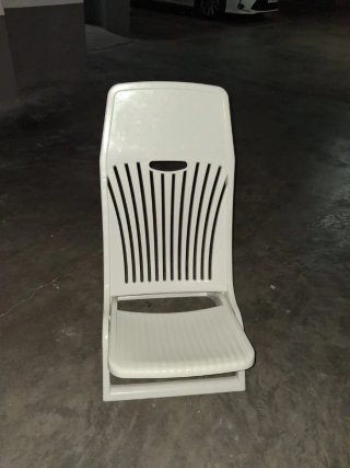 Silla de plástico blanca plegable