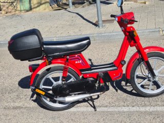 Vespino ALX Roja con Baúl