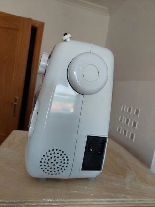 Máquina de coser Jata Genesis 695