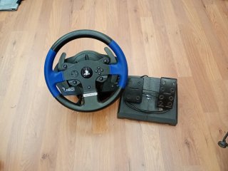 Volante PS4 Thrustmaster T150 (non negoziabile)
