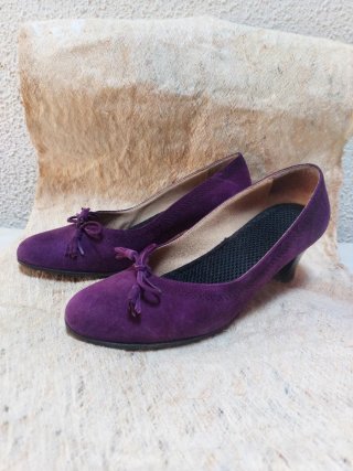 Zapatos morados de tacón bajo