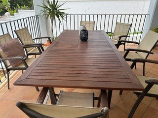 Mesa de exterior y 7 sillas