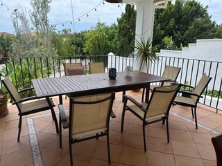 Mesa de exterior y 7 sillas