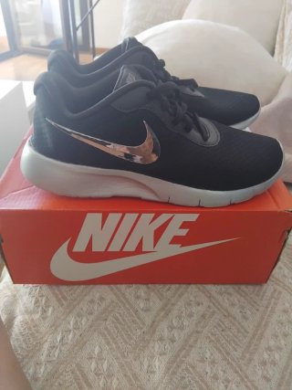 Zapatillas Nike Negras y Grises