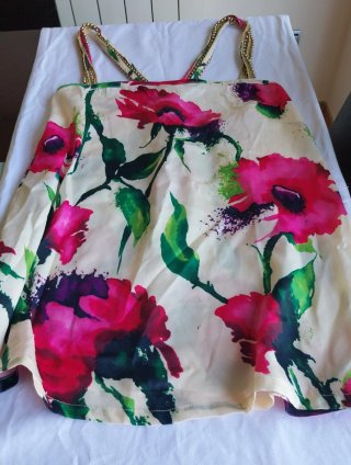 Top a estrenar.Marca Baimih Privée. Talla M.