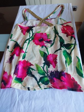 Top a estrenar.Marca Baimih Privée. Talla M.