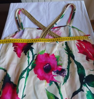 Top a estrenar.Marca Baimih Privée. Talla M.