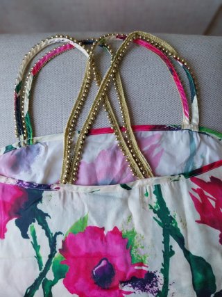 Top a estrenar.Marca Baimih Privée. Talla M.