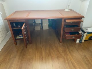 Escritorio clásico madera y cuero
