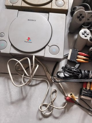 Lote 2 Console PlayStation 1 + cavi + 3 controller
