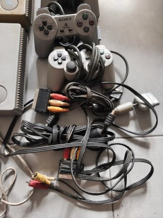 Lote 2 Console PlayStation 1 + cavi + 3 controller