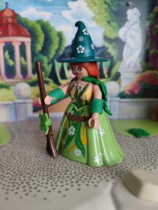 Playmobil Bruja del Bosque con Escoba