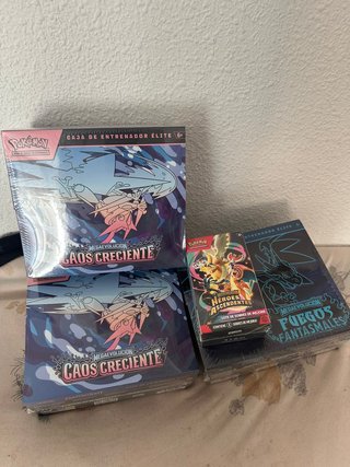 Caja Entrenador Élite Pokémon Caos Creciente