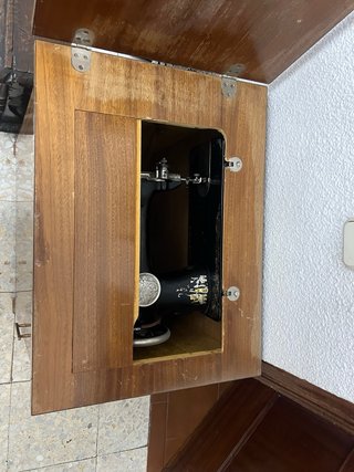 Máquina de coser Singer con mueble