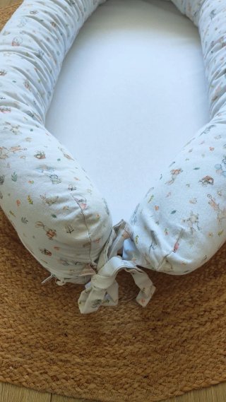 Nido para bebé con estampado infantil