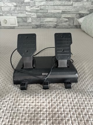 Volante Hori RWA APEX PS5/PS4 con Pedales