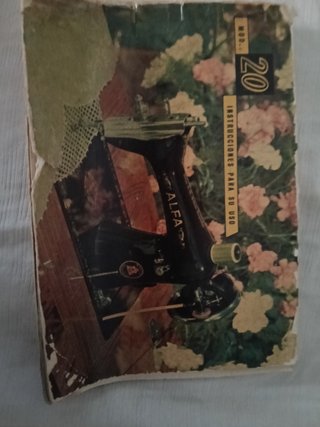 Máquina de coser Alfa antigua