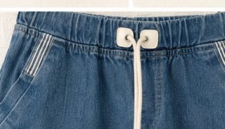 Pantalón corto vaquero desgastado