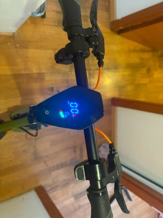 Patinete eléctrico verde