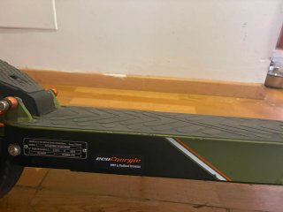 Patinete eléctrico verde