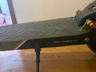 Patinete eléctrico verde