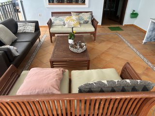 Set 2 sofás y mesa madera teka