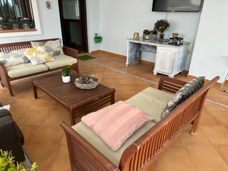 Set 2 sofás y mesa madera teka
