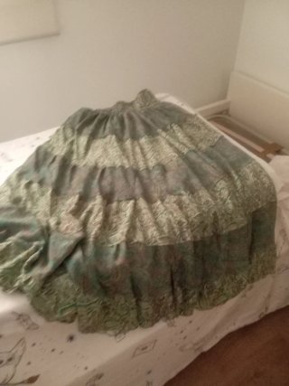 Falda larga verde con cinturilla elástica