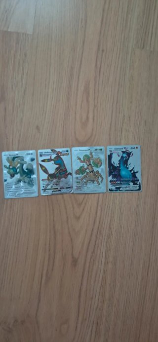 4 Cartas Pokémon Plateadas (Umbreon, Charizard, et