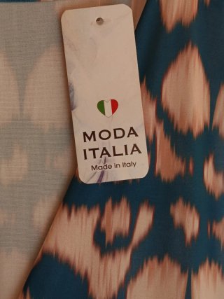 Blusa, vaporosa, nueva con etiqueta . Moda Italia.