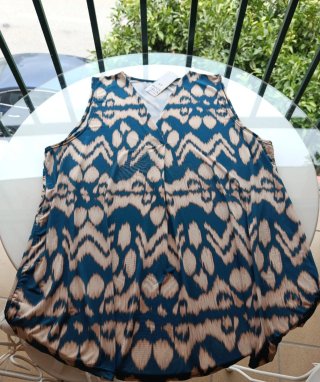 Blusa, vaporosa, nueva con etiqueta . Moda Italia.