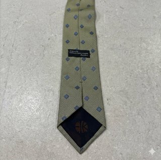 Corbata Loewe Barcelona 100% Seda – Diseño Clásico