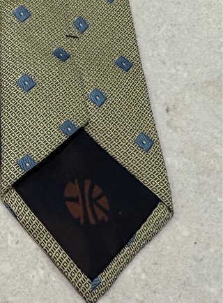 Corbata Loewe Barcelona 100% Seda – Diseño Clásico