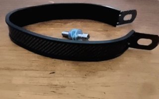 Soporte escape carbono + tornillería