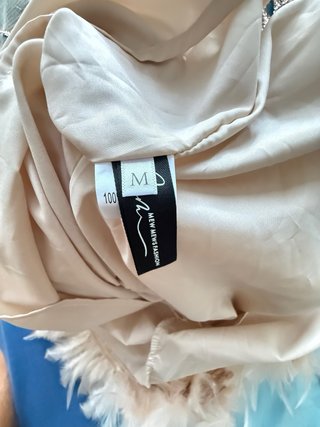 Vestido lentejuelas y plumas champagne