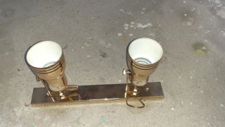 Lámpara de mesa dorada doble sin usar