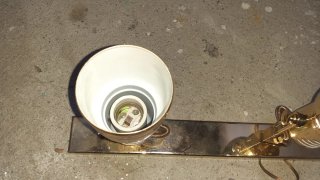 Lámpara de mesa dorada doble sin usar