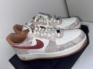 Nike Air Force 1 Piel Serpiente Beige