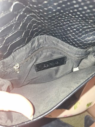 Mochila Bershka negra efecto piel