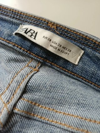 Pantalones vaqueros Zara desgastados