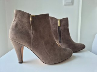 Botines tacón ante camel