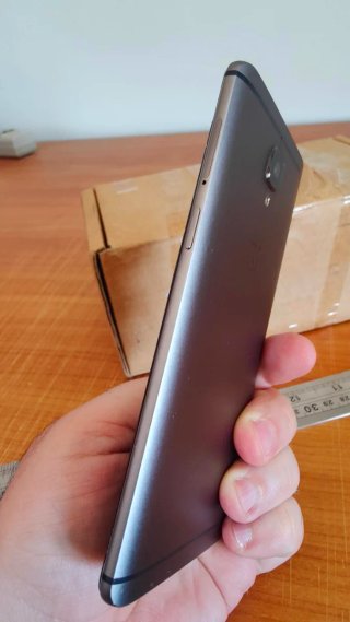 OnePlus 3T (A3003) 6GB/64GB – Per ricambi