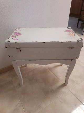 Mesa Auxiliar Vintage Hecha a Mano