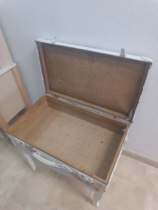 Mesa Auxiliar Vintage Hecha a Mano