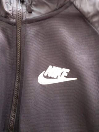 Chaqueta Nike con capucha negra