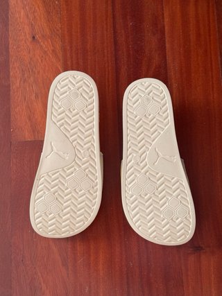 Chanclas Puma Beige y Blancas