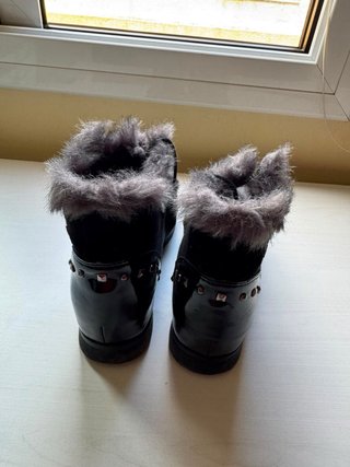 Botines negros con pelo