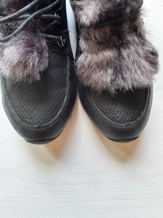 Botines negros con pelo