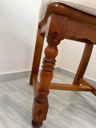 4 Sillas de Madera Colonial con Cojín